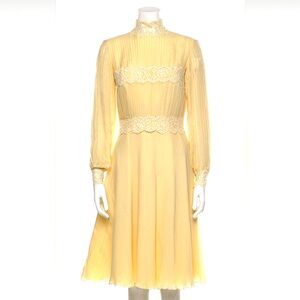 1960s vintage cream lace dress with pleats - vintage great condition, XS